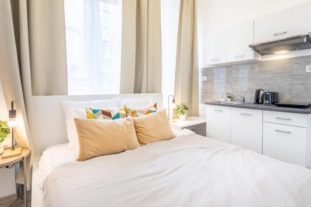 Extra Central Mini Studio - Lively Neighborhood Budapest Exterior photo